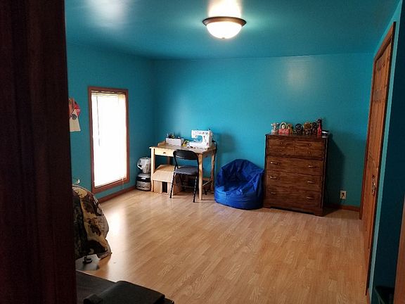 2nd bedroom (upstairs)