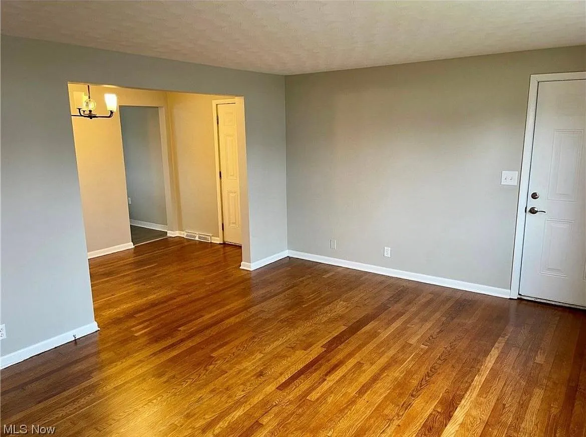 2 bed, 960 sqft, $1,200 — Photo 2