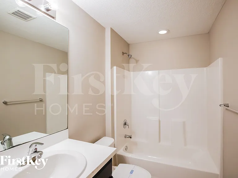 1497 SW San Sebastian Ave — Photo 14