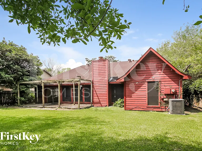 1055 Margate Dr — Photo 16