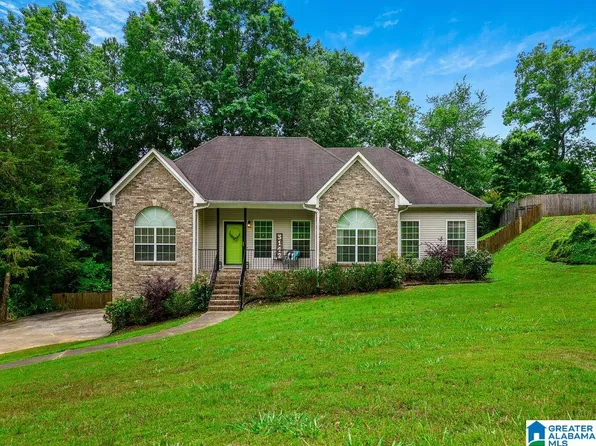 3142 Cambridge Cir, Trussville, AL 35173