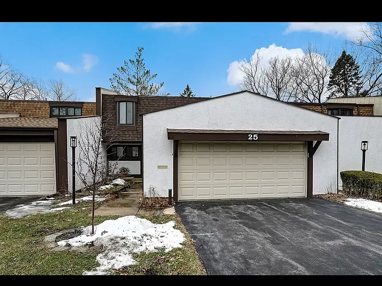 25 Briarwood Ln — Photo 1