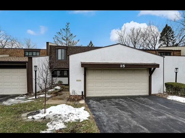 25 Briarwood Ln, Indian Head Park, IL 60525