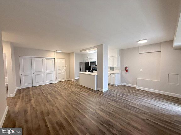5th image of 1509 Barclay Towers