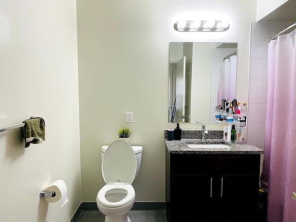 masterbedroom bathroom