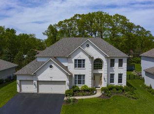 723 Hickory Ln, West Chicago, IL