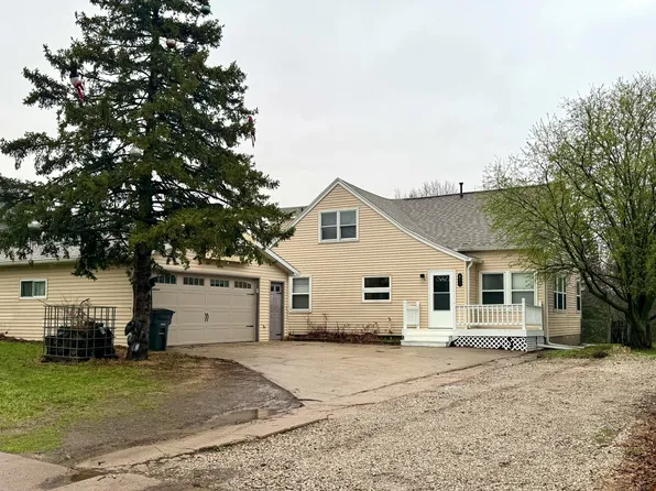 831 Palmer Ave, Oakland, IA 51560