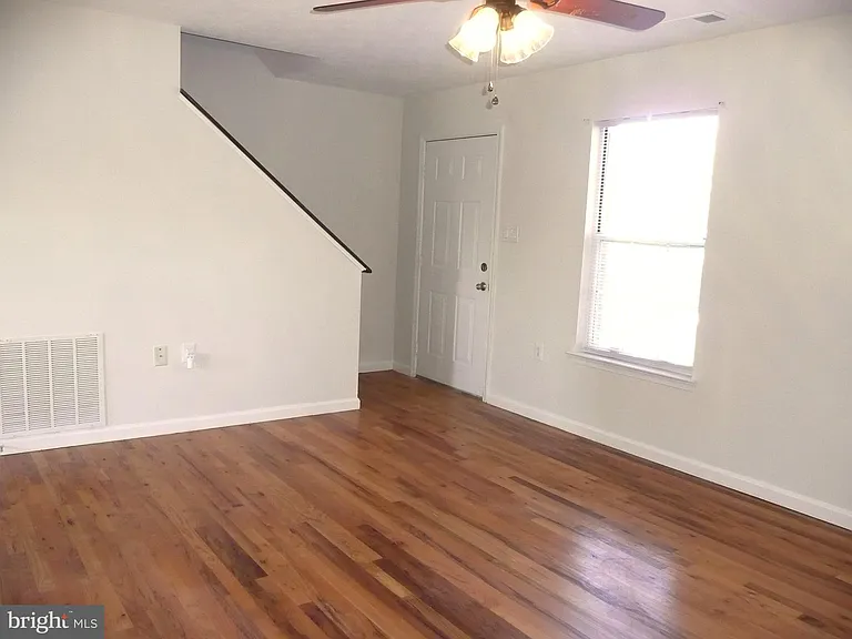 255 Waterford Ln — Photo 9