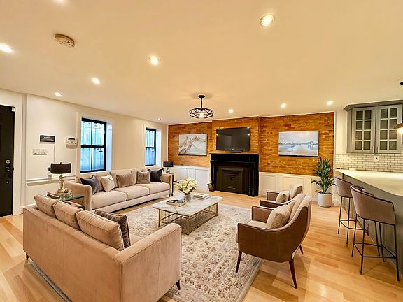 4th image of 422 Chauncey St Floor 1