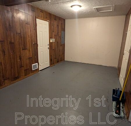 5th image of 7408 E 109th St