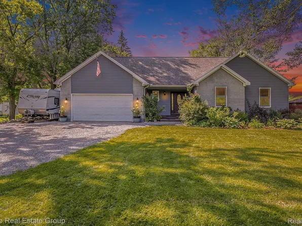 5146 Davison Rd, Burton, MI 48509