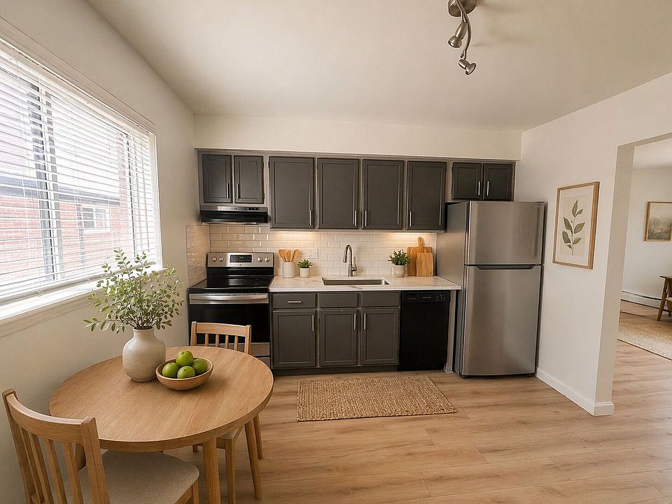 1st image of 629 W Maple Rd APT 10