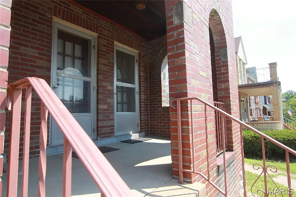 1 bed, 1.0 bath, 900 sqft, $1,100 — Photo 2