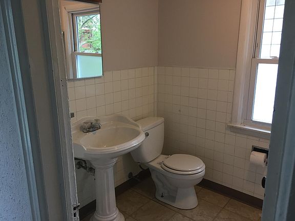 3rd image of 724 Monteagle St