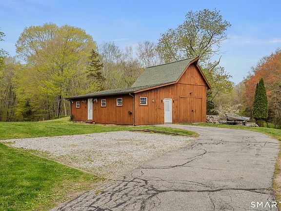 4th image of 1352 North Road