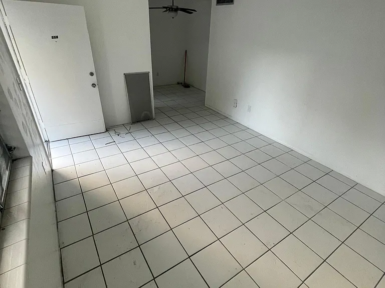 1201 E Ponce De Leon Blvd #208 — Photo 4