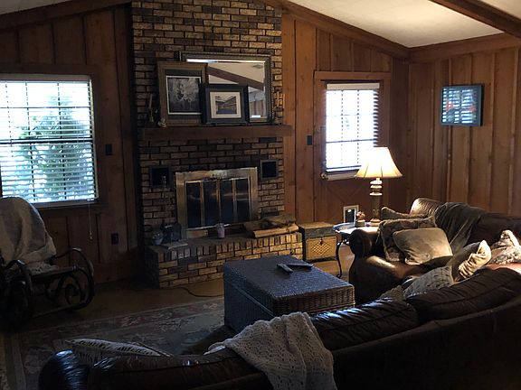 3rd image of 621 White Oak Dr