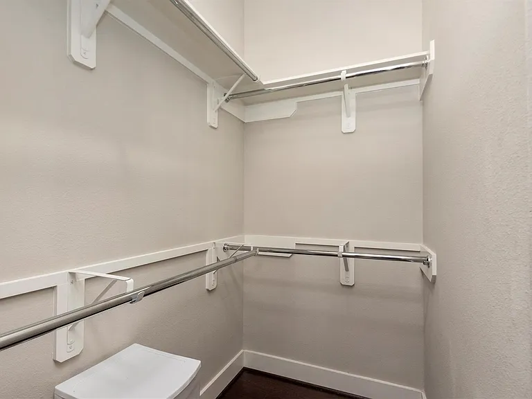 4413 Eli St — Photo 32