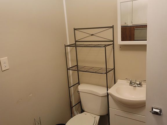 5th image of 2102 Edgemont Dr #A