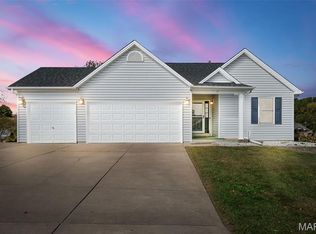 65 Eagles Bluff Dr, Winfield, MO 63389