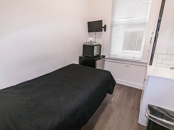 4th image of 640 Clay St #330