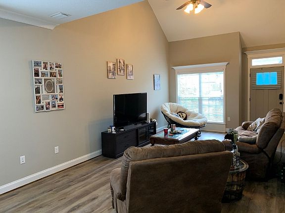 4th image of 3957 Glen Laurel Dr S