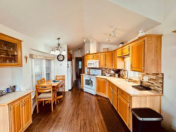 3rd image of 222 Camel Ave