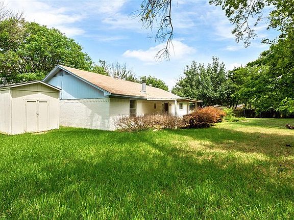 5th image of 7116 Oxford Dr