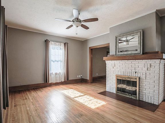 3rd image of 3015 Sewell St