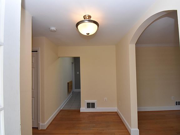 3rd image of 920 Park Ave