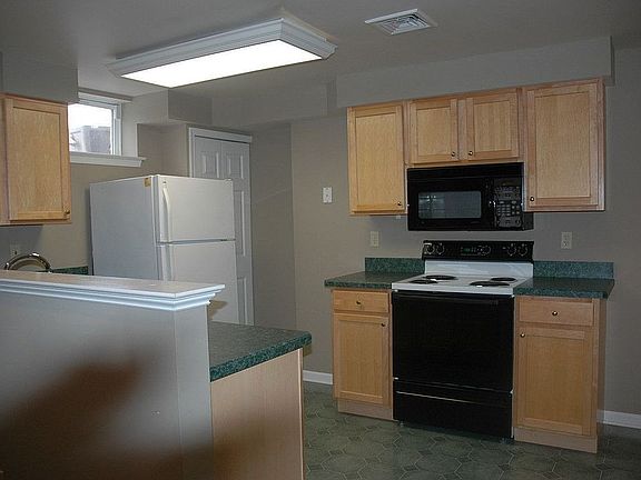 Finished basement w/kitchen