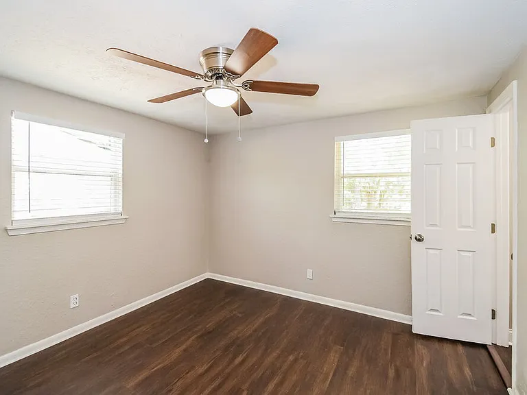 7563 Patrice Ct — Photo 10