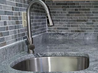 86 Beacon St APT 4, Lawrence, MA 01843