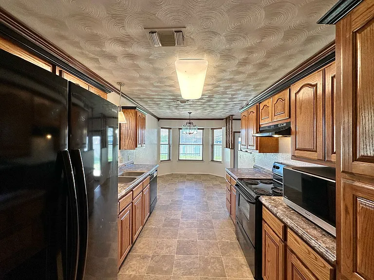 1602 Becker Dr — Photo 12