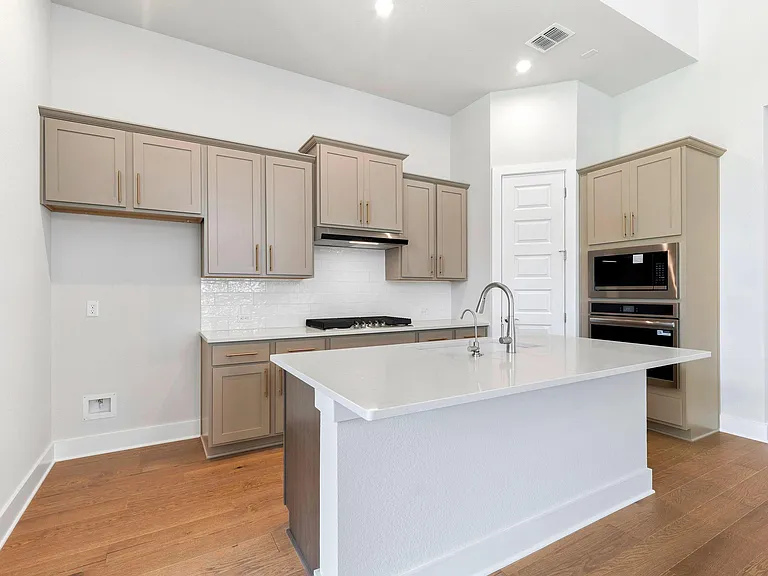 8208 Bouvreuil Dr — Photo 16