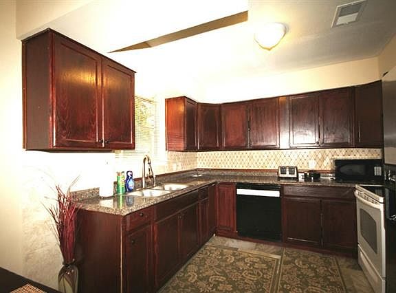 4th image of 912 Willow Cir S