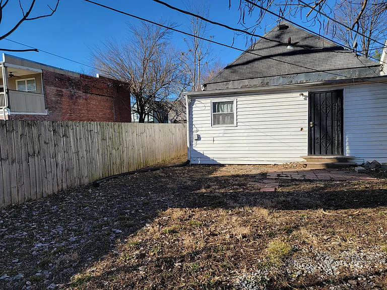3253 Gillham Rd — Photo 15