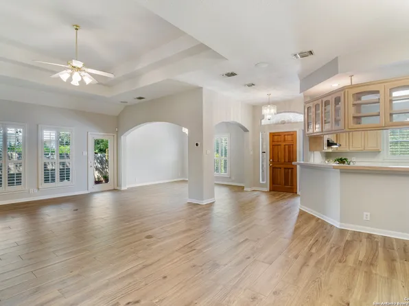 6 Oakwell Farms, San Antonio, TX 78218