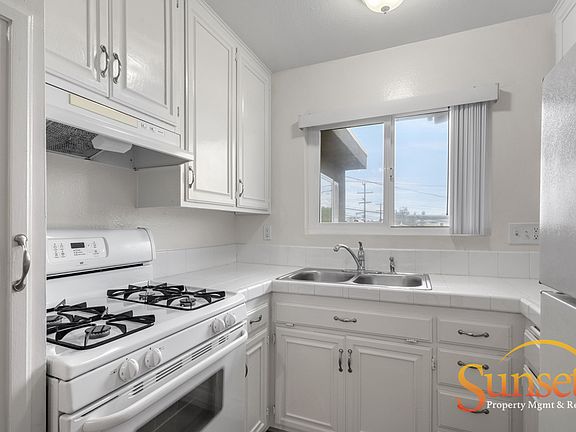 5th image of 4519 Campus Ave APT 8