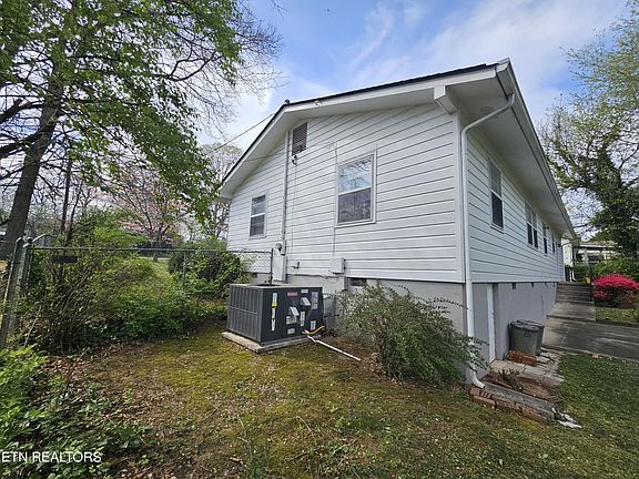 4th image of 3200 Hazelwood Rd