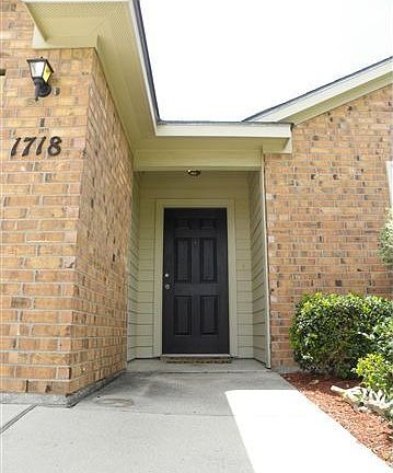 2nd image of 1718 Twisted Oak Dr