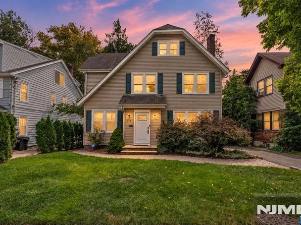 246 W Hudson Avenue, Englewood, NJ 07631