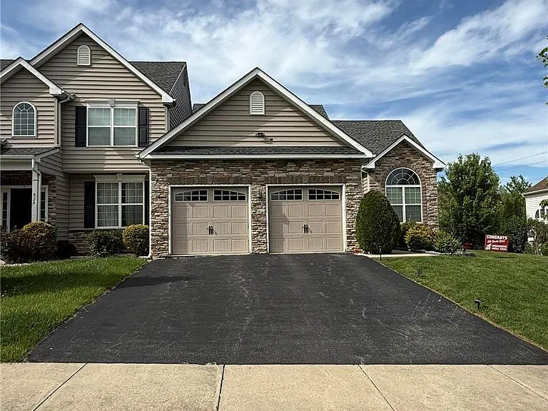 835 Holly Blue Way — Photo 3