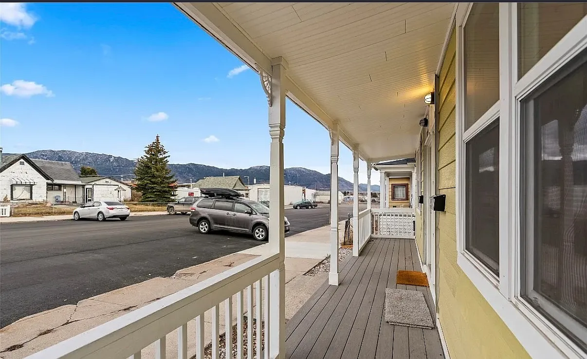 3 bed, $1,400 — Photo 2