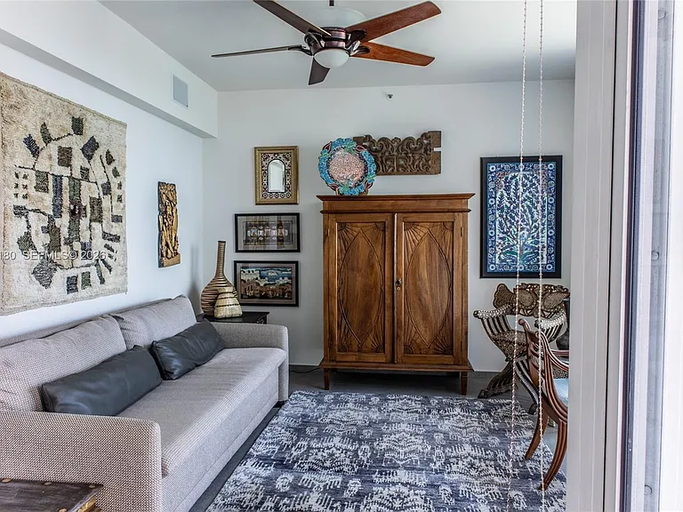 300 S Pointe Dr #1502 — Photo 27