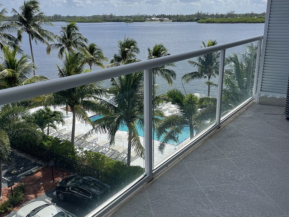 Balcony: intracoastal/pool view