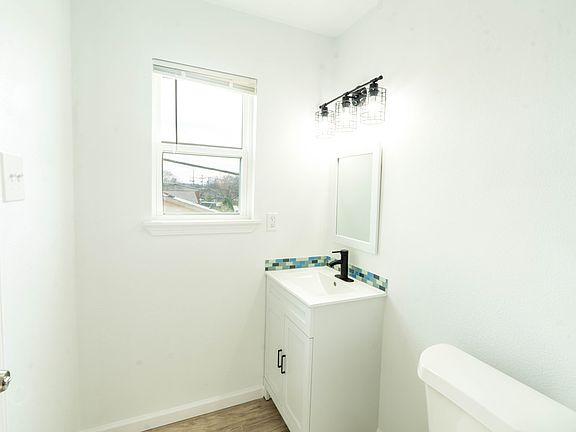 4th image of 1006 Harbour Ave #2