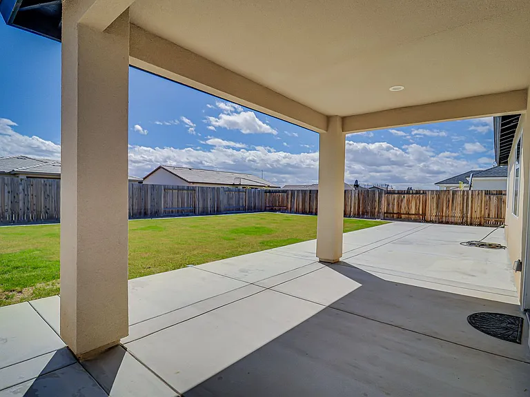 15017 Maryvale Ave — Photo 24