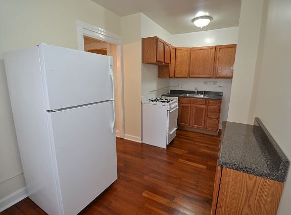 2nd image of 4629 N Winchester Ave APT 112
