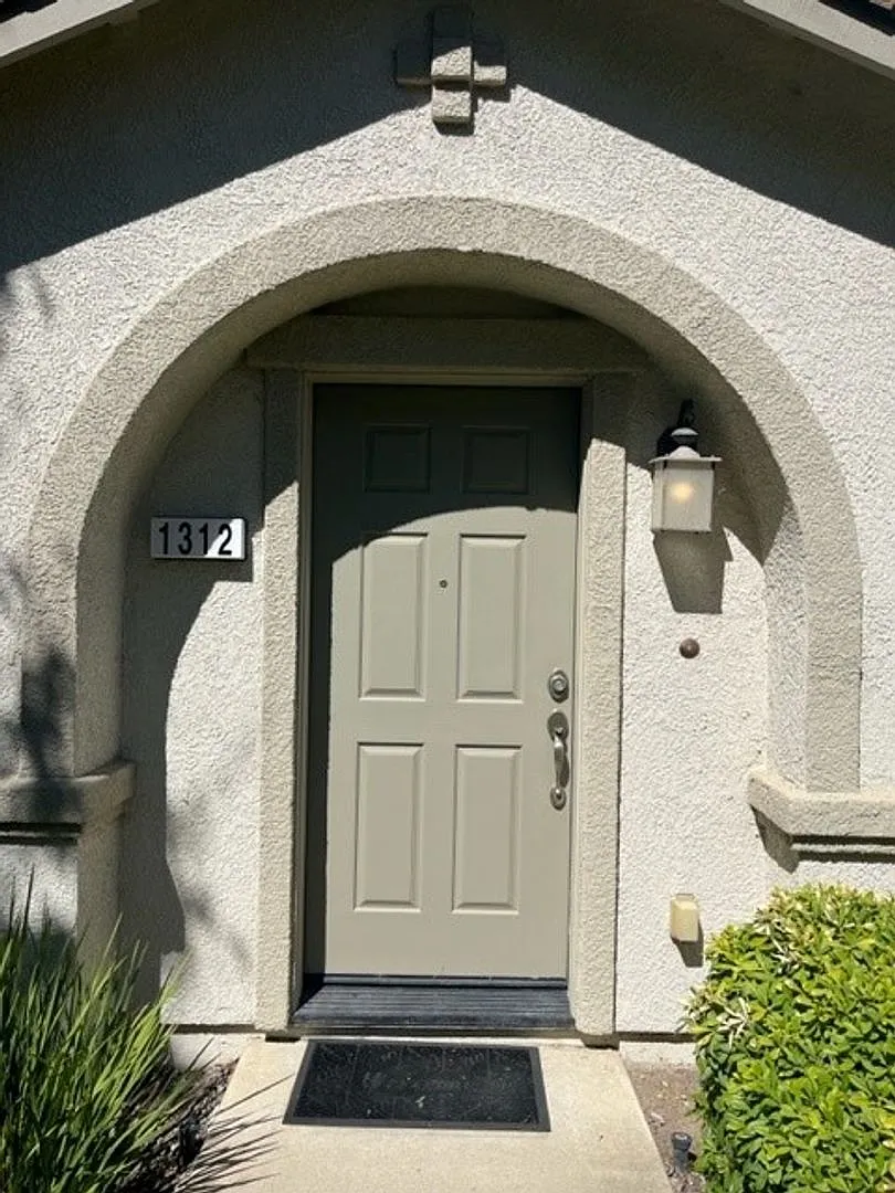 Hampton Village - 2 Br / 2 Ba Condo Available Now! — Photo 2